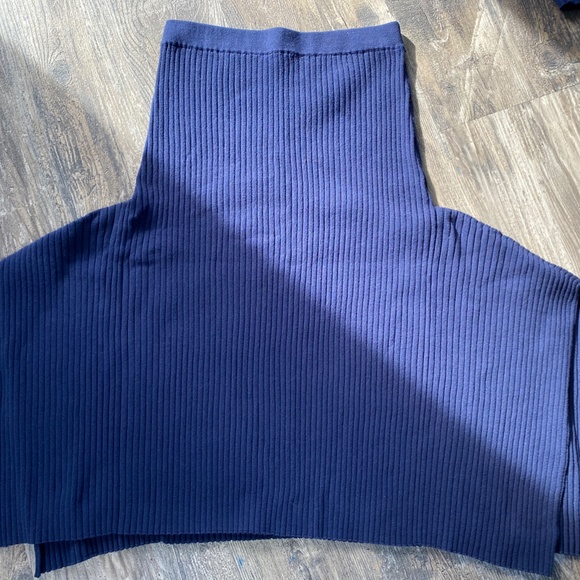 2 piece off-the-shoulder sweater and skirt - Picture 7 of 8